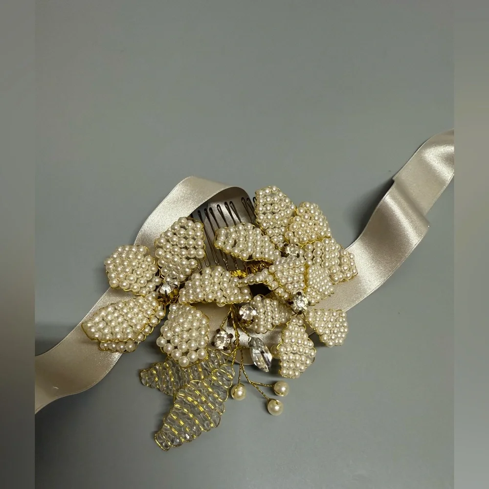 Elegant Pearl Floral Hair comb
